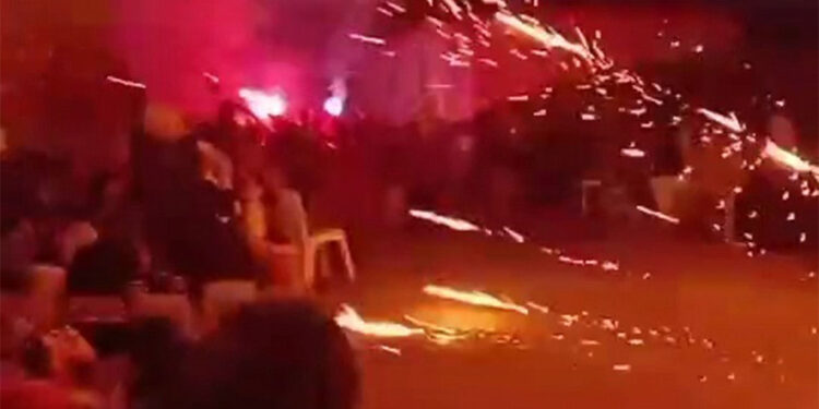 Şalvar Şenliği'nde atılan havai fişek kadınların üzerine düşüp patladı