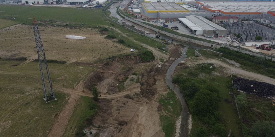 İçişleri Bakanlığı ile Tarım ve Orman Bakanlığı arasında imzalanan 'Risk Azaltma Faaliyetleri Kapsamında Dere Islahı Çalışmalarına Dair İş Birliği Protokolü' kapsamında Devlet Su İşleri (DSİ) Genel Müdürlüğü'ne teslim edilen 34 iş makinesi, 13 ilde taşkınlarla mücadele çalışmalarında kullanılmaya başlandı.