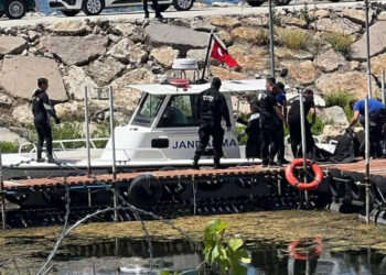 Gölde tekneleri alabora olan anne ve 2 kızının 18,5 saat ölüm kalım savaşı