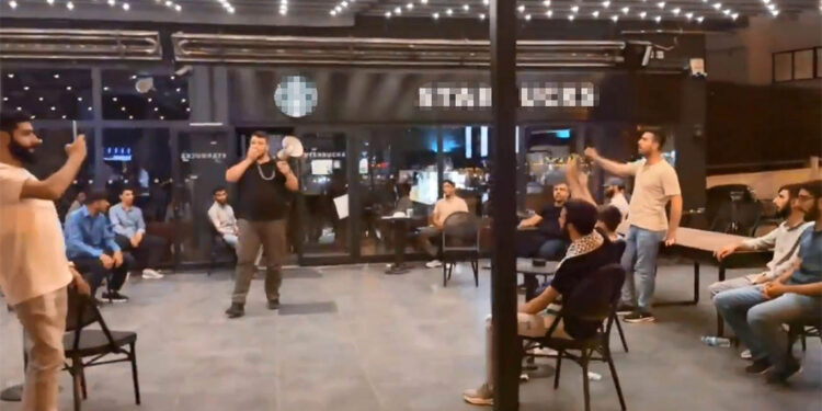 Diyarbakır'da Burger King ve Starbucks'a saldırı