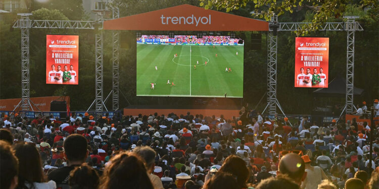 Çekya-Türkiye karşılaşması Etiler'de dev ekrandan izlenecek