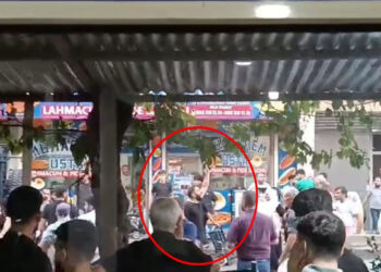 Tekmeli yumruklu kavga; polis tarafları havaya ateş açarak ayırdı