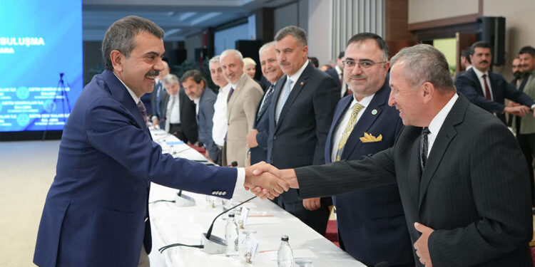 Yusuf Tekin eğitim sendikaları temsilcileri ile bir araya geldi