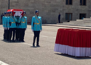 Mustafa Kemal Erkovan için TBMM'de tören düzenlendi
