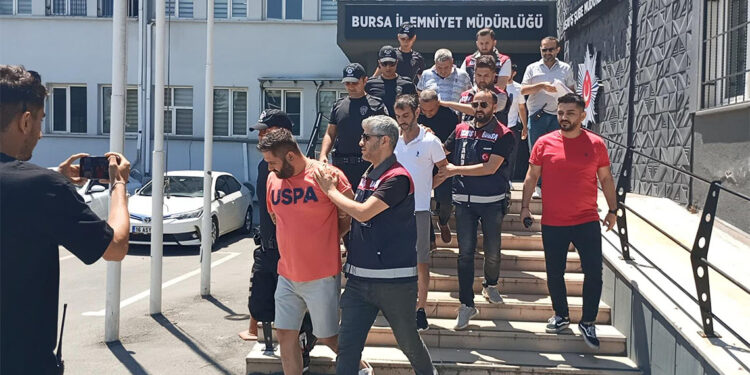 Canlı hayvan alımı ilanı vererek besicileri dolandıran 4 kişi yakalandı