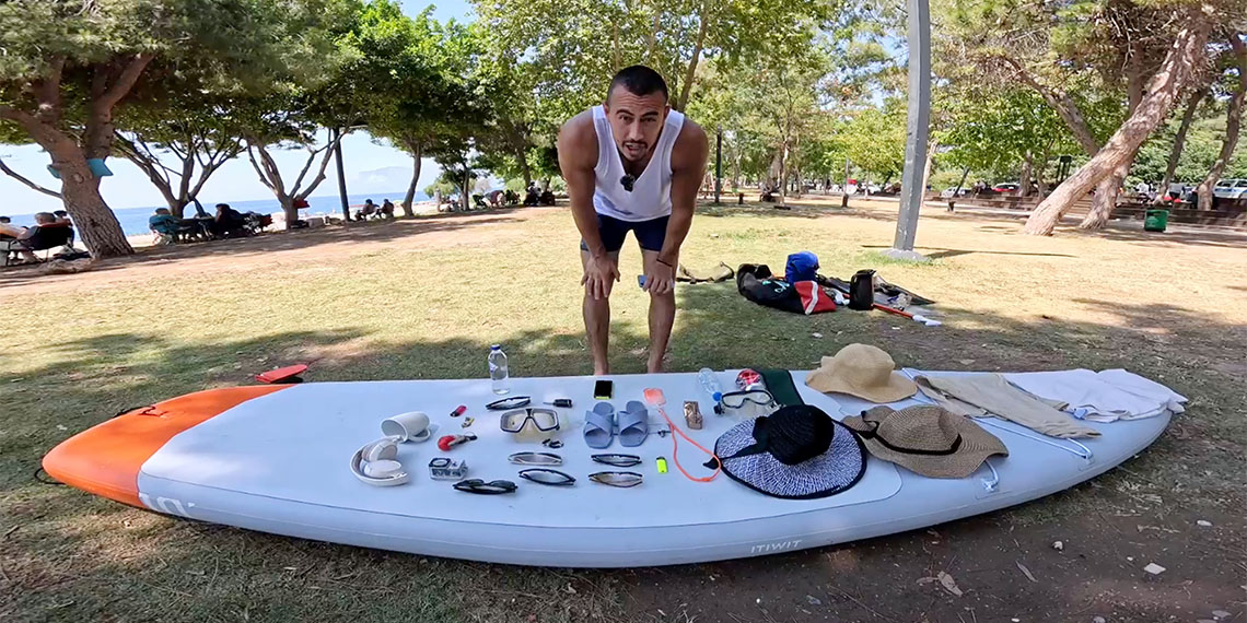 Turizm kenti Antalya'da sub boardlarla yapılan turların sayısı arttı, turlara her gün yüzlerce kişi katılıyor, değerli eşyalarını denize düşürenler cankurtaranlardan yardım istiyor.