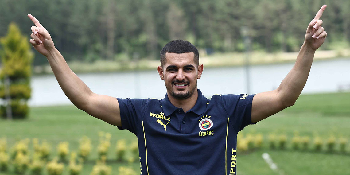 Fenerbahçe’nin yeni transferi Levent Mercan, orta saha olarak başladığı kariyerinde sol bek pozisyonunda önüne çıkan fırsatı çok iyi değerlendirdiğini belirterek, Jose Mourinho ile çalışmanın kendisi için çok büyük bir gurur olduğunu söyledi.