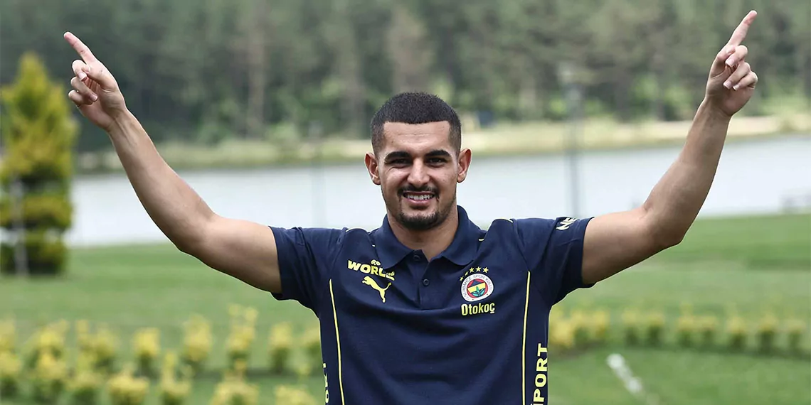 Fenerbahçe’nin yeni transferi levent mercan, orta saha olarak başladığı kariyerinde sol bek pozisyonunda önüne çıkan fırsatı çok iyi değerlendirdiğini belirterek, jose mourinho ile çalışmanın kendisi için çok büyük bir gurur olduğunu söyledi.