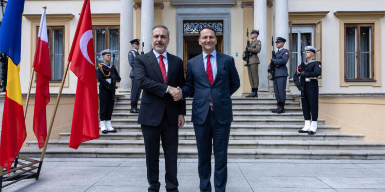 Hakan Fidan Polonya Dışişleri Bakanı ile görüştü