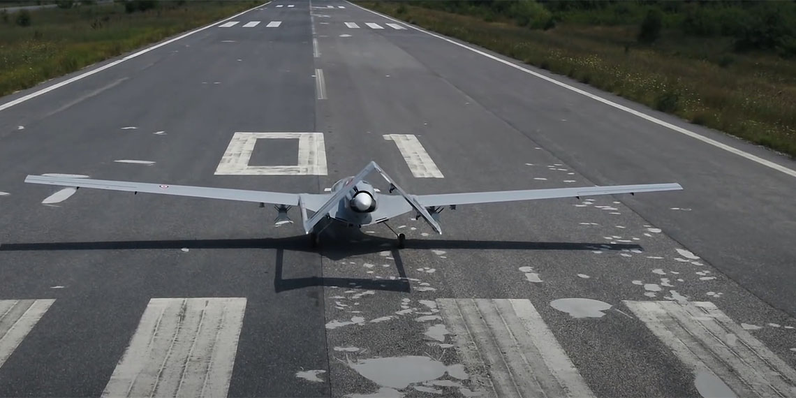 Orman Genel Müdürlüğü (OGM) bünyesindeki 14 adet Bayraktar TB2 İnsansız Hava Aracı (İHA) yangın açısından en riskli bölgelerde 7 gün 24 saat havada tarama yapıyor. 