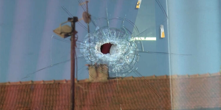 Polise ateş açan şüpheli vurularak etkisiz hale getirildi