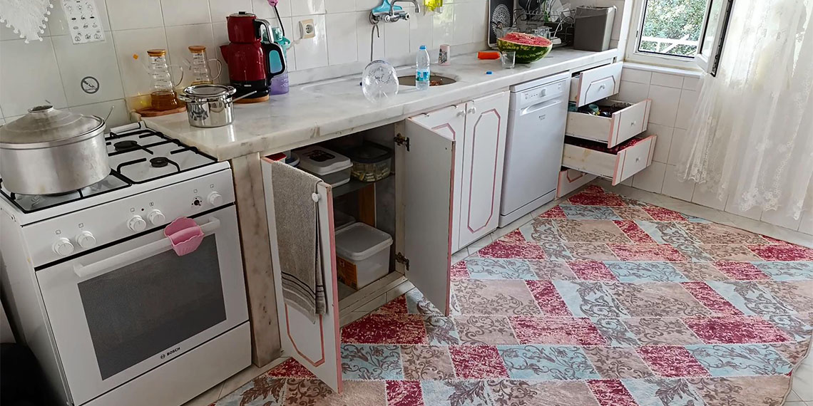 Antalya'nın Manavgat ilçesinde ev kadını A.D., 'Kargocu soydu kaçtı' dedi, yalanı ortaya çıkınca gerçeği itiraf etti.