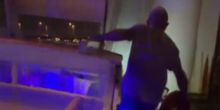 Haliç Metro Köprüsü'nden denize düşen genç kurtarıldı