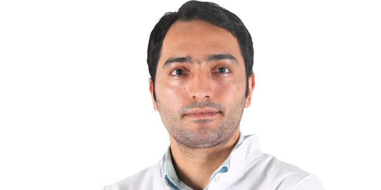 Öğlen bilinçsiz güneşlenmek lekelere davetiye çıkarıyor