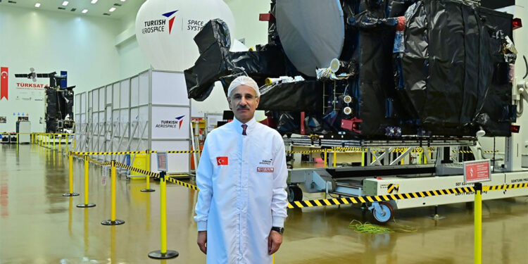 Bakan Uraloğlu'ndan Türksat 6A'nın uzaya fırlatılması açıklaması