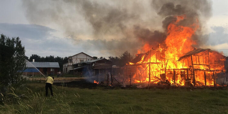 Bolu'da yayla evi küle döndü