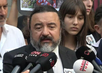 25 kez bıçak sallayan bir sosyopata nasıl çocuk dersiniz?