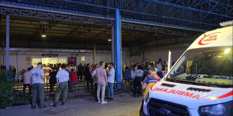 Tuzla'da husumetlisinin iş yerine kurşun yağdırdı