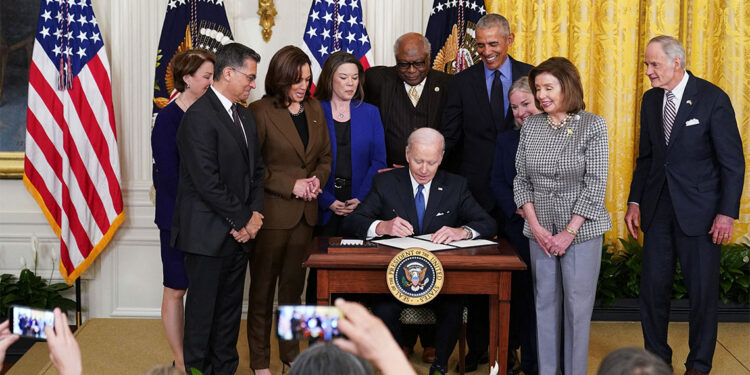 Barack Obama'dan ABD Başkanı Biden'a destek mesajı