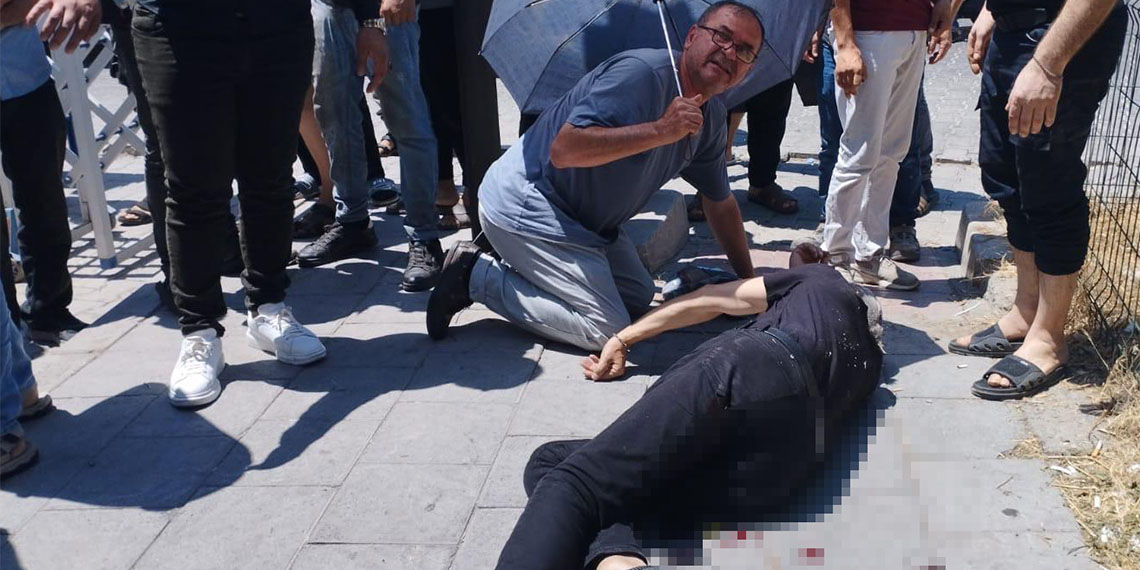 Adana'da öğretmen eşini öldüren uzman çavuş Gökhan Çelik (27) yakalandı. Çelik, tedavisinin ardından sorgulanmak üzere Emniyet Müdürlüğü’ne götürüldü.