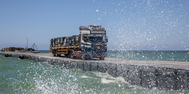 Geçici iskele olumsuz hava şartları nedeniyle İsrail'e taşındı