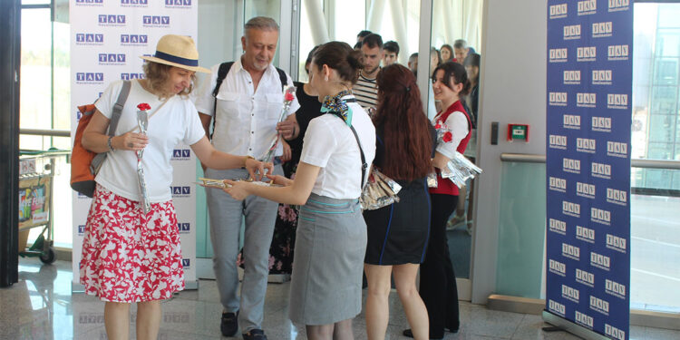 İzmir Adnan Menderes'ten Bükreş uçuşları başladı