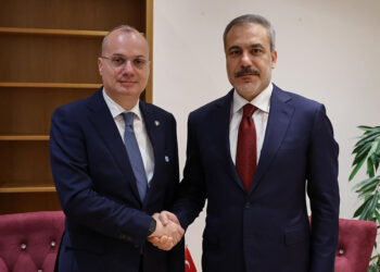 Hakan Fidan Arnavut mevkidaşı ile bir araya geldi