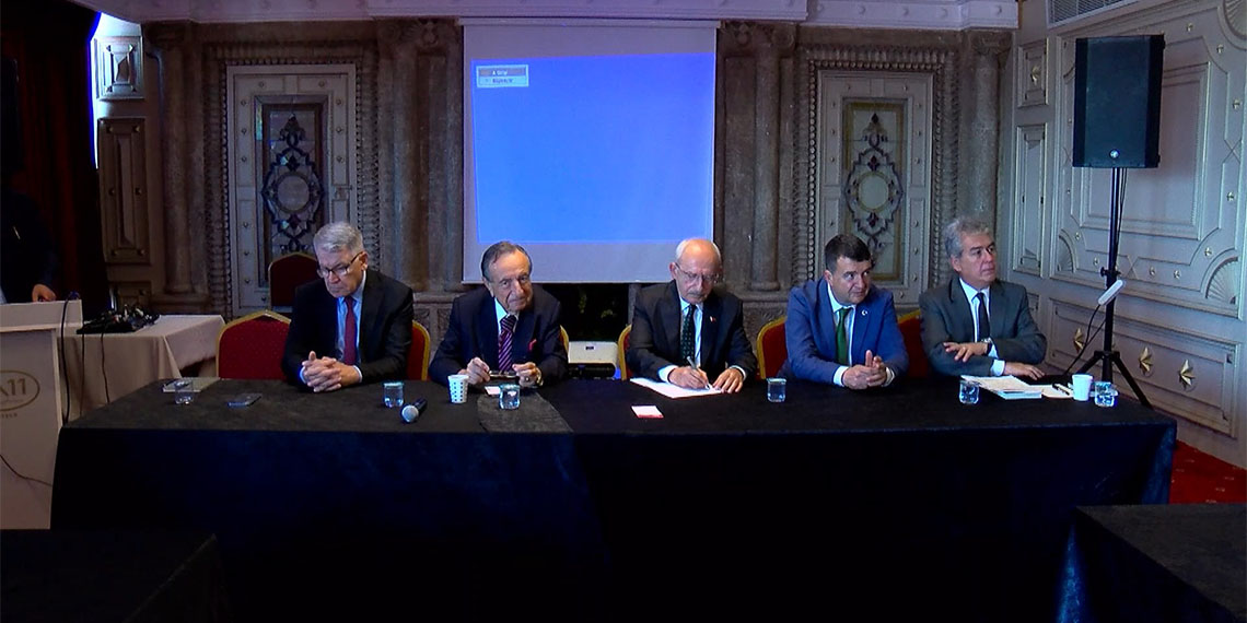 CHP eski Genel Başkanı Kemal Kılıçdaroğlu, "Ülke nasıl büyür diye düşünmedik. Ülke nasıl kalkınır düşünmedik. Üniversiteler nasıl bilgi üretir düşünmedik, biz niye kavga ediyoruz" dedi.