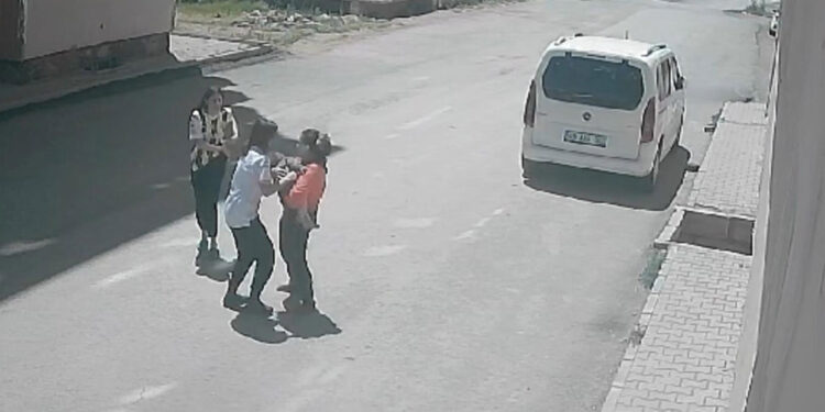 7'nci kattaki balkondan düşen 2 yaşındaki bebek öldü