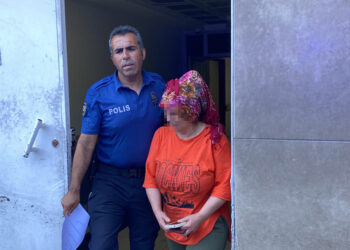 8 yaşındaki oğlunu bıçakla yaralayan anne serbest bırakıldı