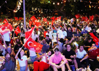A Milli Futbol Takımı'nın Çekya zaferini dev ekrandan izlediler