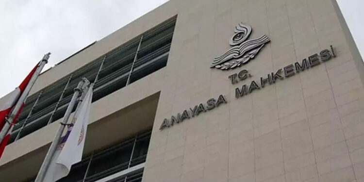 AYM: Cumhurbaşkanı'nın rektör ataması anayasaya aykırı