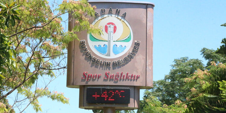 Adana yanıyor: Termometreler 42 dereceyi gösterdi