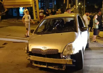 Adana'da otomobil ile minibüs çarpıştı: 4 yaralı