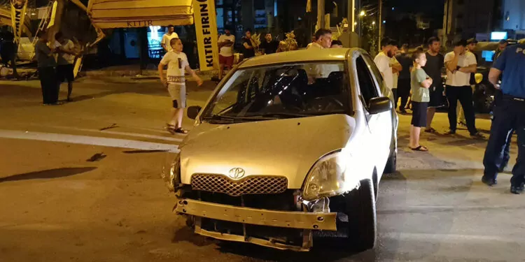 Adana'da otomobil ile minibüs çarpıştı: 4 yaralı