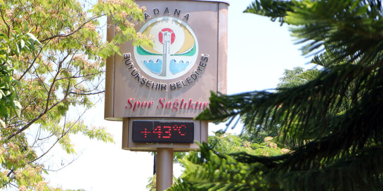 Adana'da termometreler 43 dereceyi gösterdi