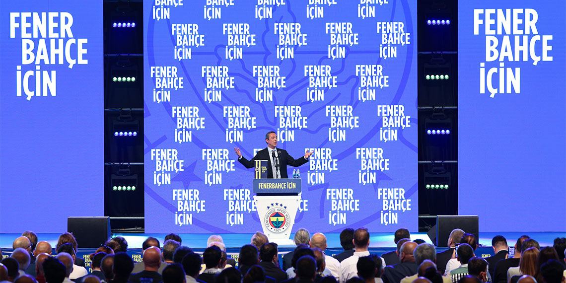 Fenerbahçe Başkanı Ali Koç, “Takımımız güçlü. Yapacağımız takviyelerle Fenerbahçe tarihinin rüya takımını kuracağız. Belki bu takım 99 puan alamayacak ama şampiyon olacak” dedi.