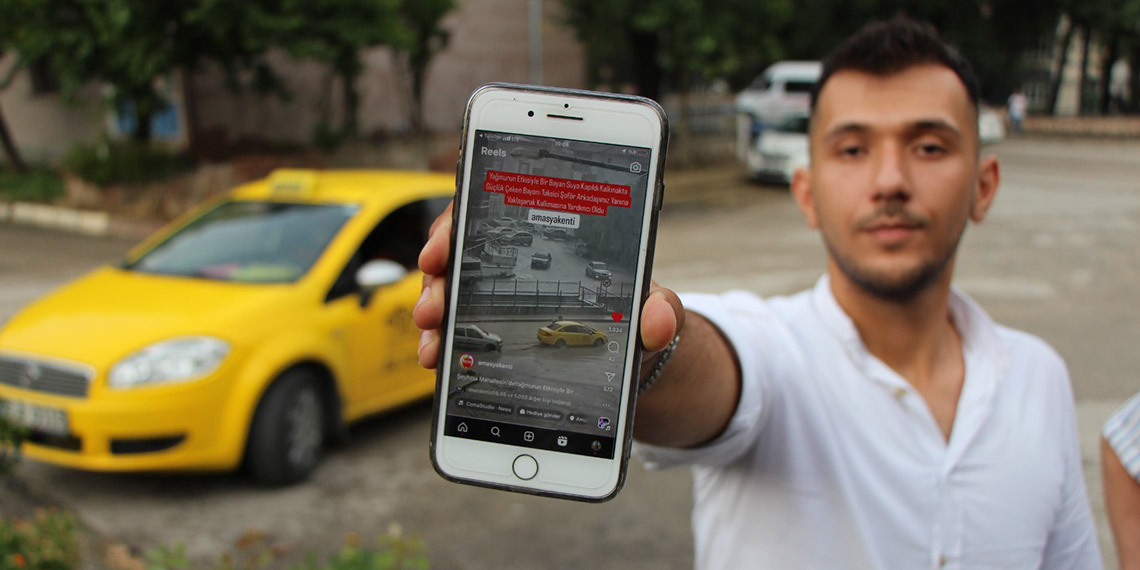 Amasya'da sağanak; sele kapılan kadını taksici kurtardı