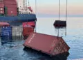 Ambarlı limanı'nda 28 konteyner denize düştü