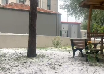 Ankara'da dolu ve sağanak etkili oldu