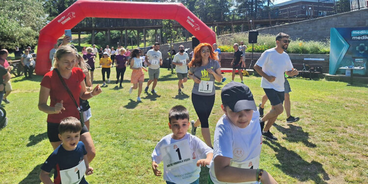 Ankara'da skolyozlu çocuklar farkındalık için koştu