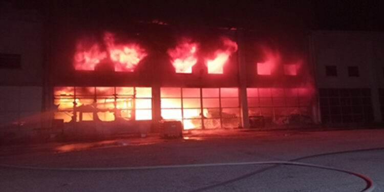 Antalya'da tarım kimyasalları fabrikasında yangın