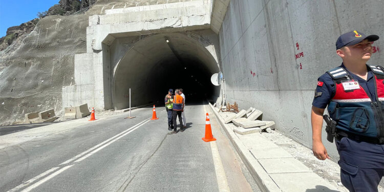 Artvin Yusufeli'de tünelde çökme
