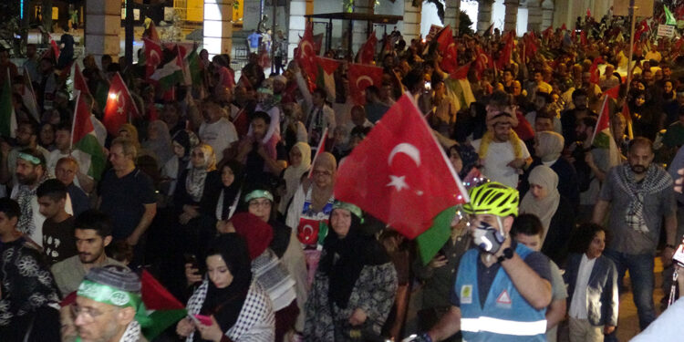 Avcılar'da Filistin'e destek yürüyüşü