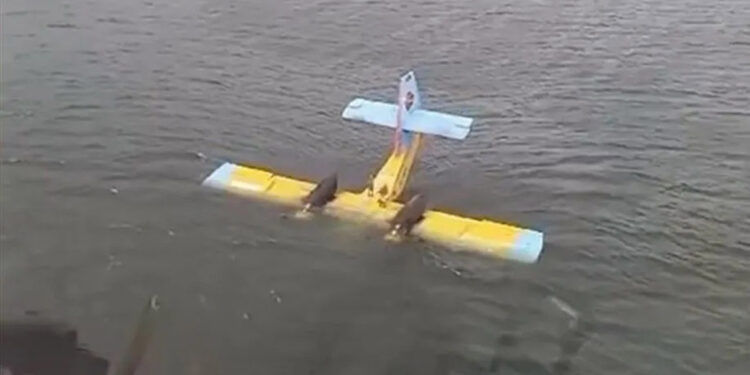 Aydın'da yangına müdahale eden uçak, suya battı
