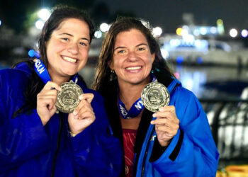 Aysu Türkoğlu ve Yasemin Altıntaş "20 Bridges Swim" yüzüşünü tamamladı