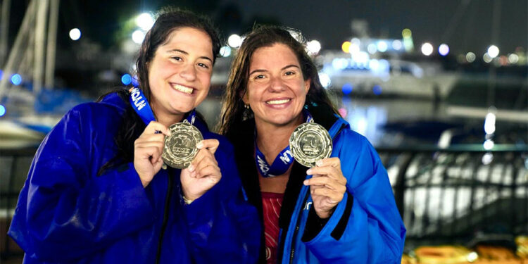 Aysu Türkoğlu ve Yasemin Altıntaş "20 Bridges Swim" yüzüşünü tamamladı