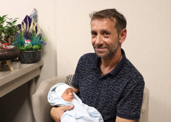 Azospermi hastası 27 yıl sonra baba oldu