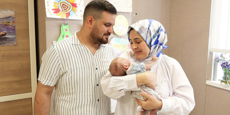 Bağırsakları dışarıda doğan Poyraz bebek, sağlığına kavuştu