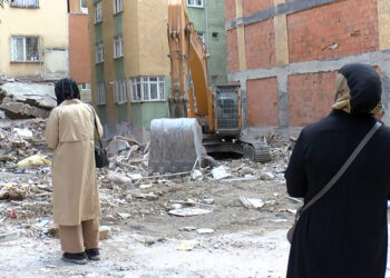 Bahçelievler'de apartman sakinlerinin korkulu bekleyişi